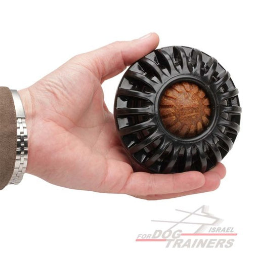 צעצוע בצורת גלגל דיספנסר חטיפים מגומי מיוחד לגזעי כלבים בינוניים - FOR DOG TRAINERS- ISRAEL